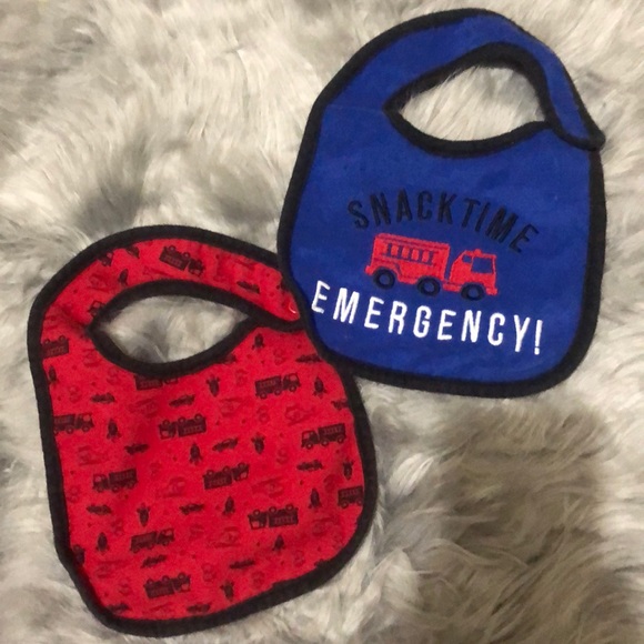 FREEAddOn Carter’s - feeding bib - Picture 1 of 1